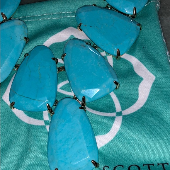 Kendra Scott Harlow Gold Statement Necklace - Picture 3 of 5